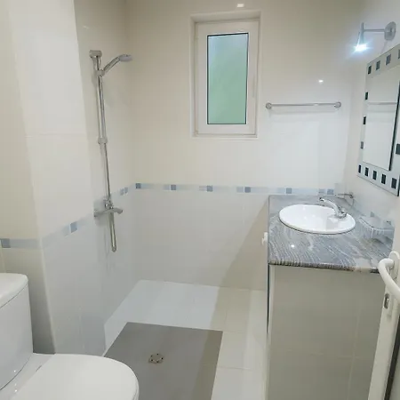 Avis Szálloda Szandanszki