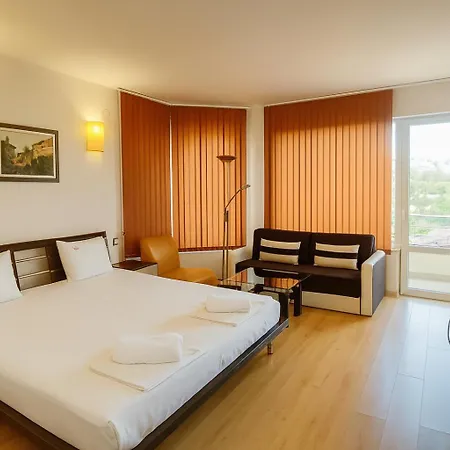 Hotel Avis