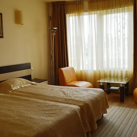 Avis Otel 3*