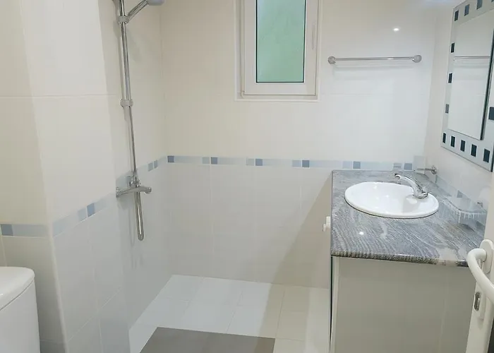 Avis Szálloda Szandanszki